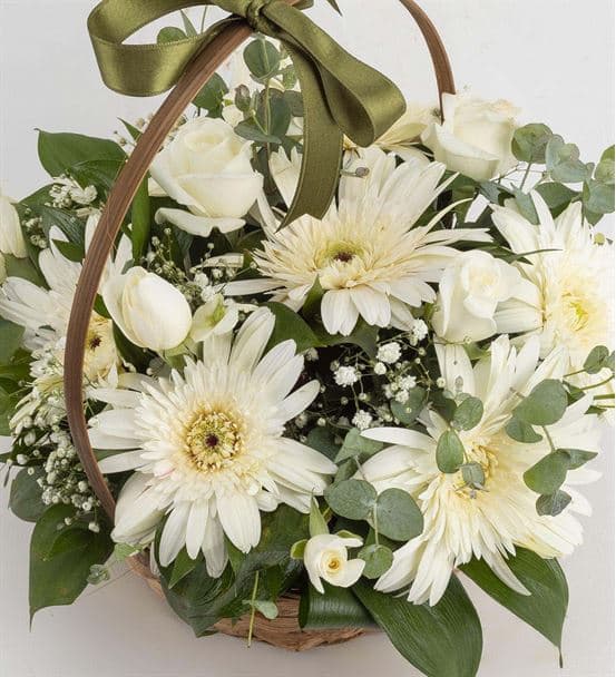 Beyaz Sevgi Ayıcıklı Çiçek Sepeti - hover