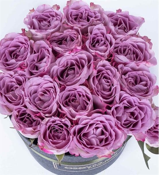 Boulogne Siyah Kutuda 19 Lilarenk Güller Aranjmanı - hover