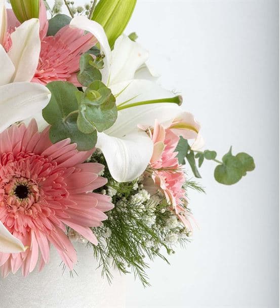 Cansano Kutu Beyaz Lilyum ve Pembe Gerberalar - 3