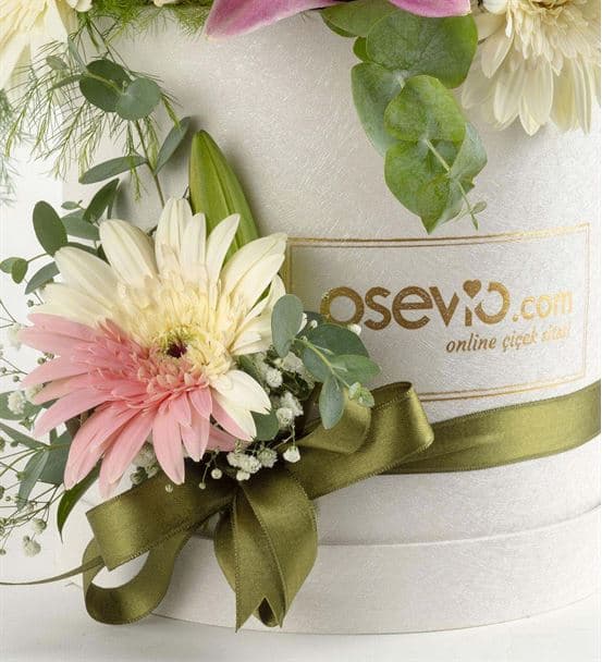 Cansano Kutu Beyaz Lilyum ve Pembe Gerberalar - 4