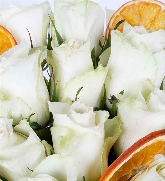 Carignan Serisi 17 Beyaz Gül Sevgi Aranjmanı - 3