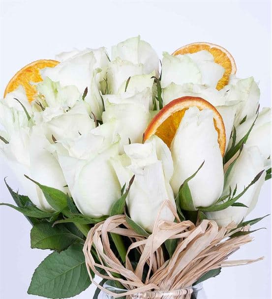 Carignan Serisi 17 Beyaz Gül Sevgi Aranjmanı - 4