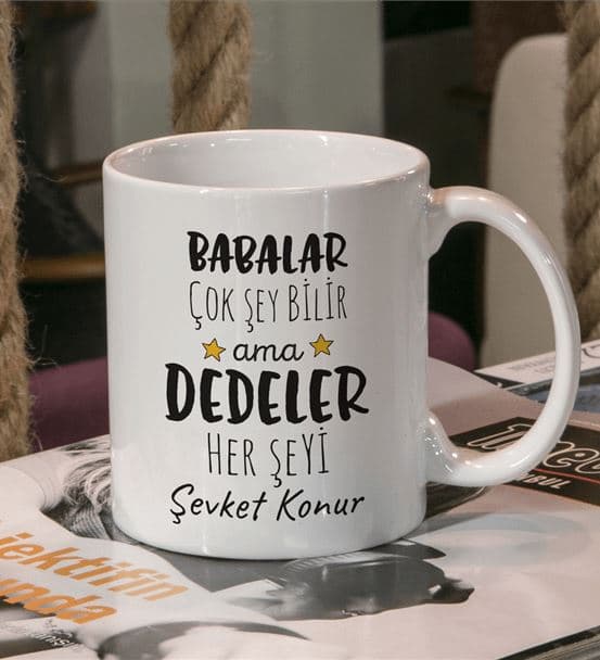 Dedeler Her Şeyi Bilir İsimli Yazılı Kupa Bardak - 3