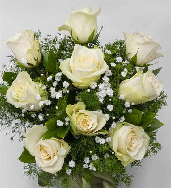 Fanusta Mutluluk 9 Beyaz Gül Aranjmanı - hover