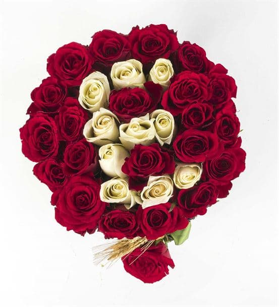 Kişiye Özel Siyah Kutuda Harf Gül Aranjmanı - hover