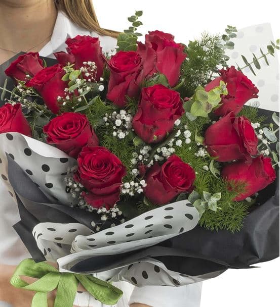 Kucak Dolusu 13 Kırmızı Gül Buketi - hover
