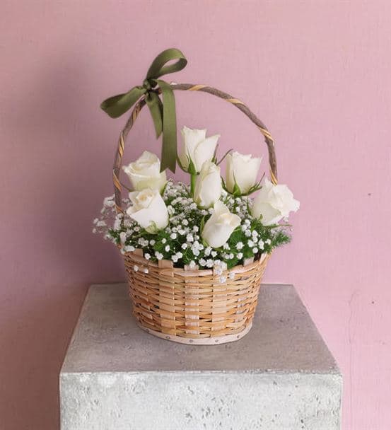 Martha Serisi 7 Beyaz Gül Çiçek Sepeti Aranjmanı - 4
