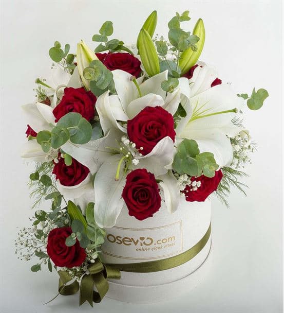 Montesilvano Kutuda Sevgi Bahçesi Lilyum ve Güller - hover