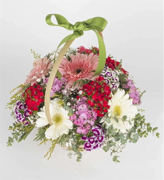 Renkli Kelebekler Çiçek Sepeti Tasarım Aranjmanı - hover
