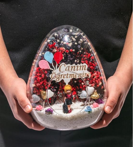 Teraryum Canım Öğretmenim-Sarışın Bordo Elbiseli - hover