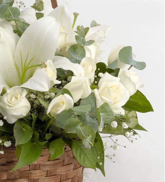 Varano Sepette Beyaz Lilyum ve Beyaz Güller - 3