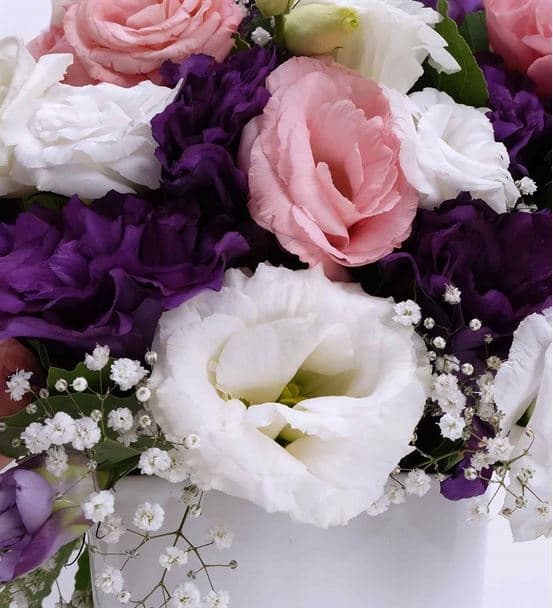 Yaz Bahçesi Mutlu Eller Renkli Lisyantus Aranjmanı - 3