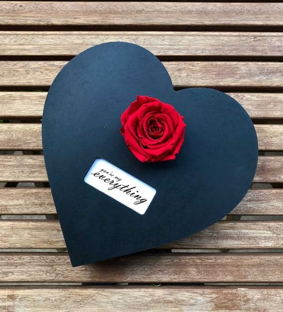 Yıldönümü Hediyesi Kutuda Kırmızı Solmayan Gül - hover